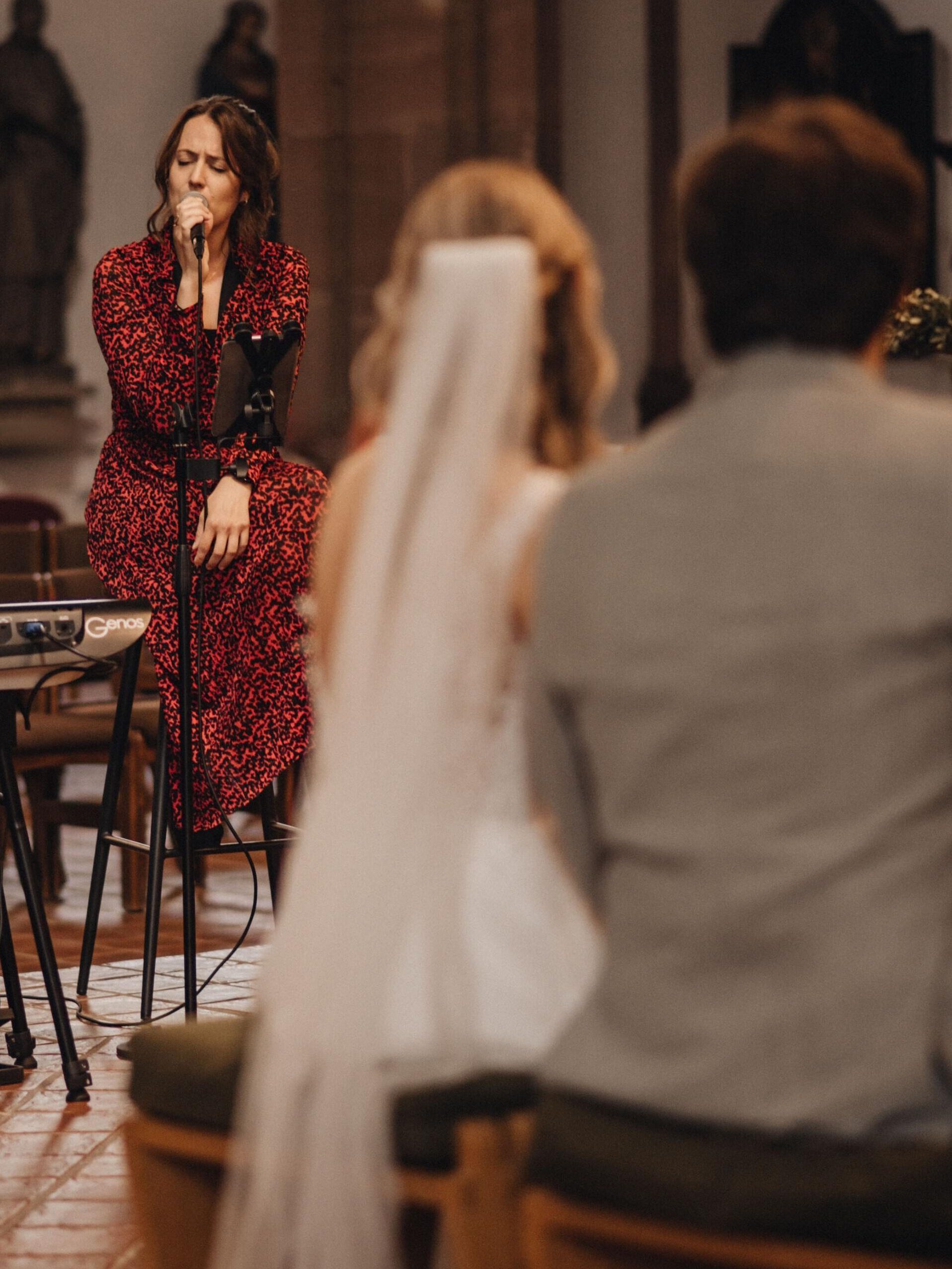 Hochzeitssängerin für kirchliche, freie und standesamtliche Trauung

Foto von https://melanie-nguyen.de/